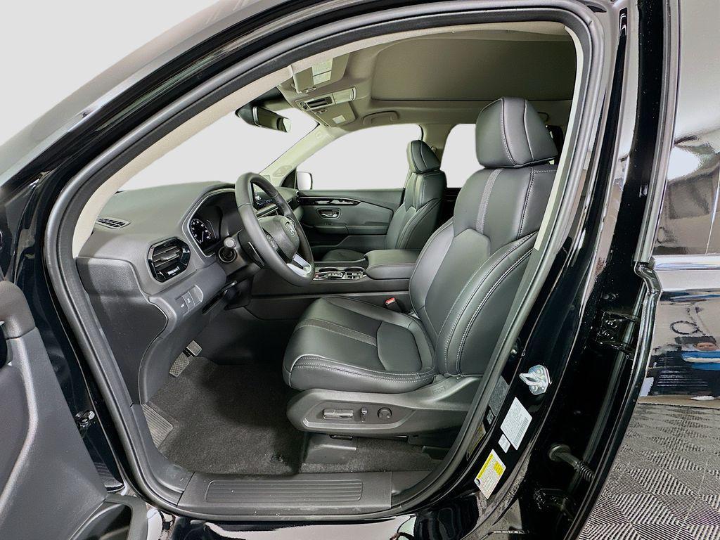 new 2025 Honda Pilot car, priced at $52,995