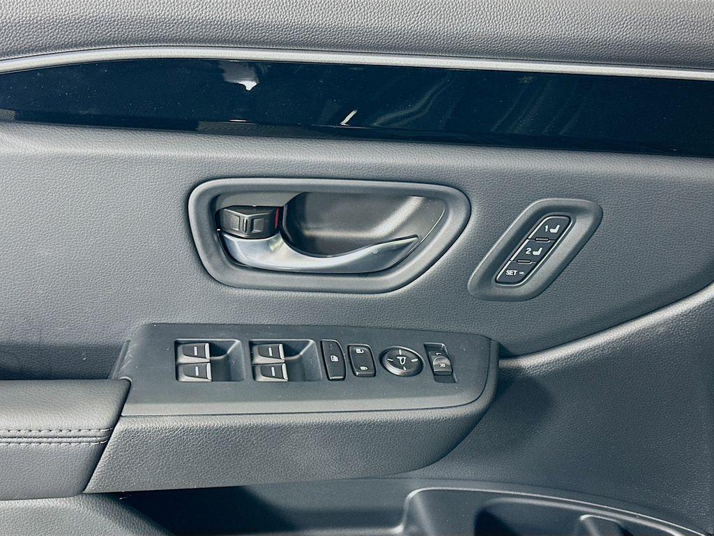 new 2025 Honda Pilot car, priced at $52,995