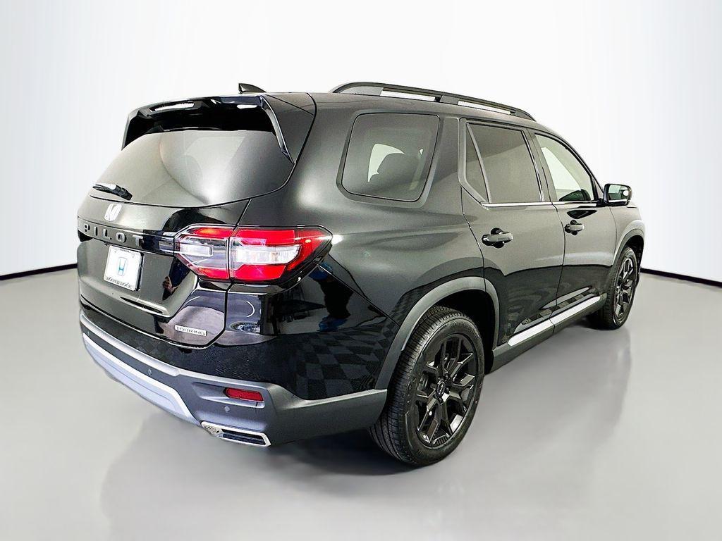 new 2025 Honda Pilot car, priced at $52,995
