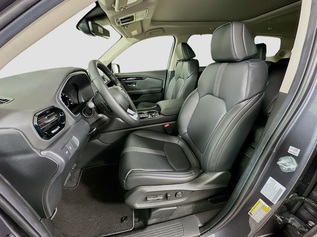 new 2025 Honda Pilot car, priced at $53,800