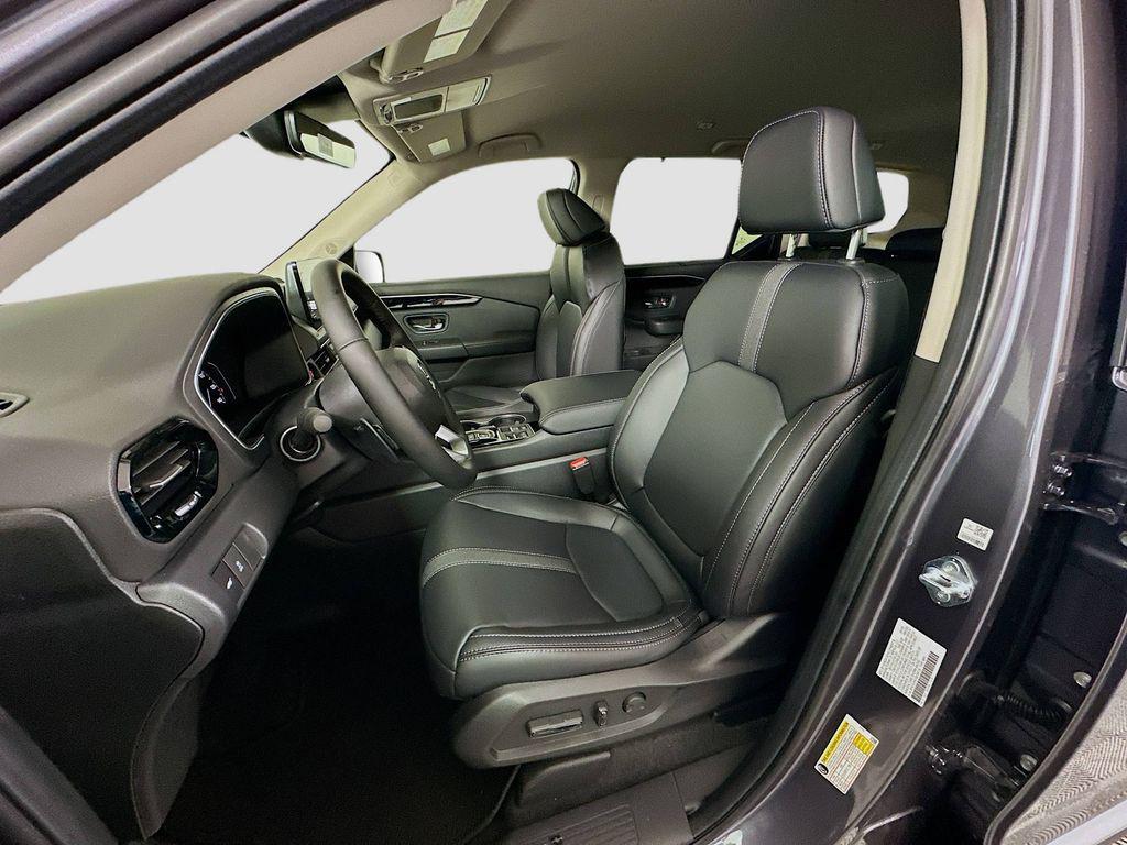 new 2025 Honda Pilot car, priced at $47,095