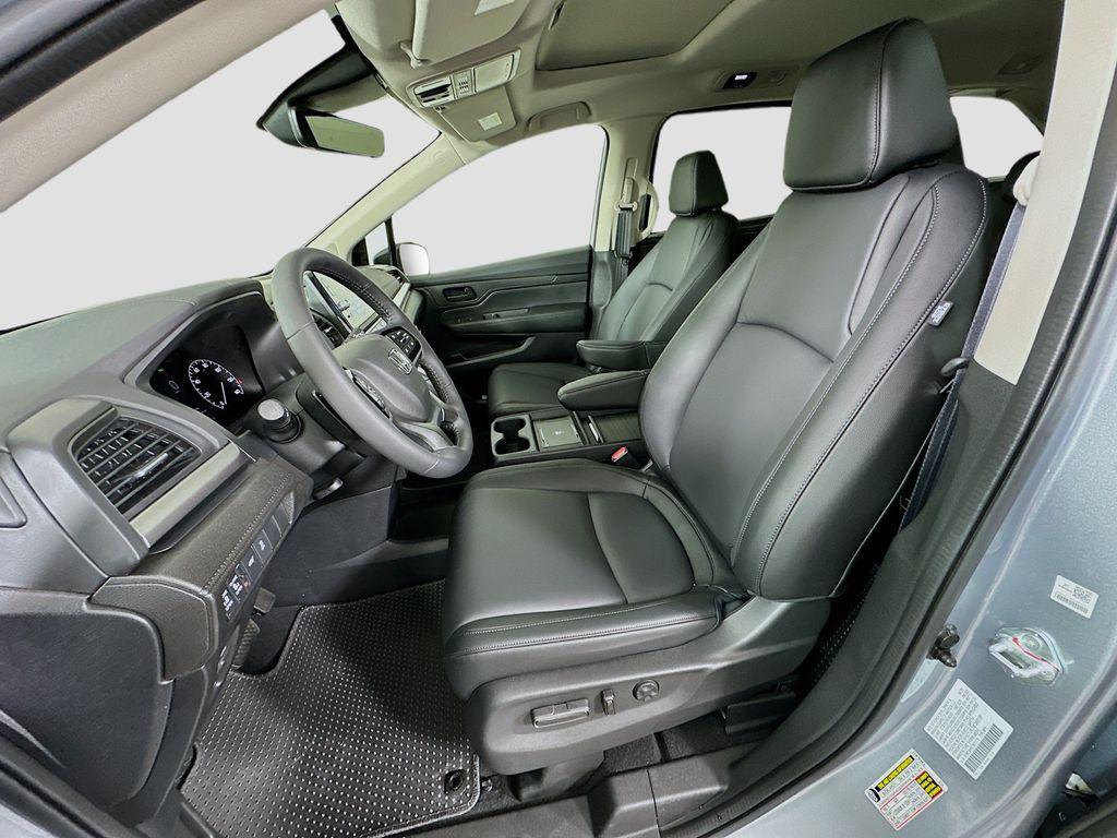 new 2026 Honda Odyssey car, priced at $44,290