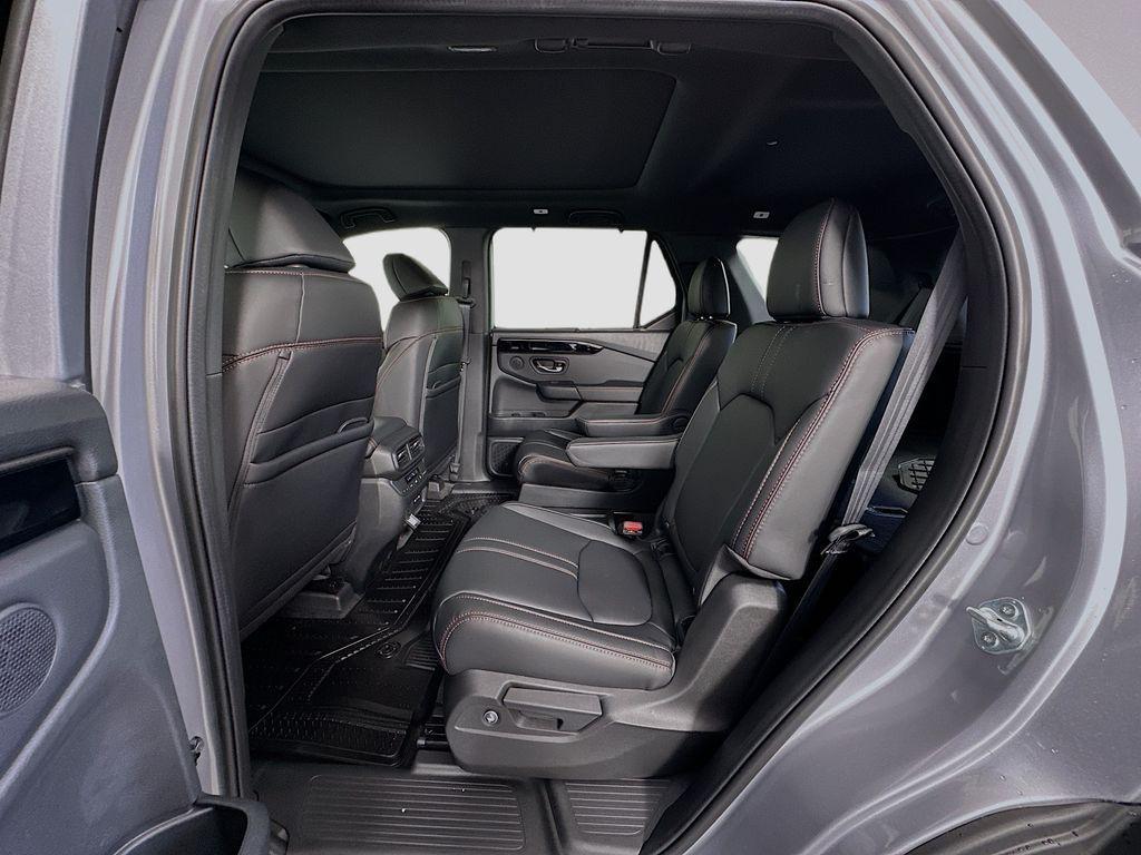 new 2025 Honda Pilot car, priced at $51,375