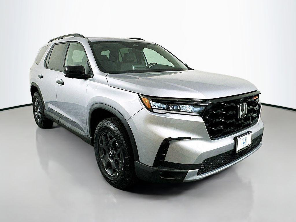 new 2025 Honda Pilot car, priced at $51,375