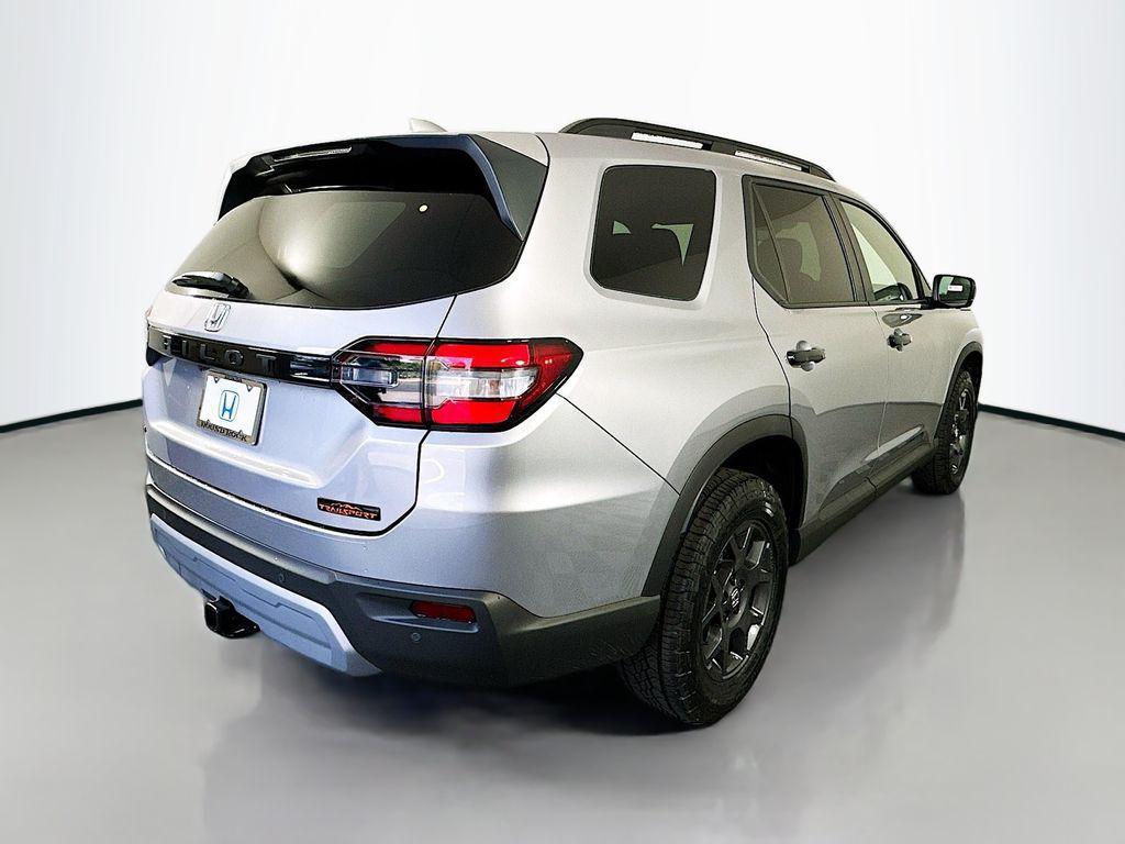 new 2025 Honda Pilot car, priced at $51,375