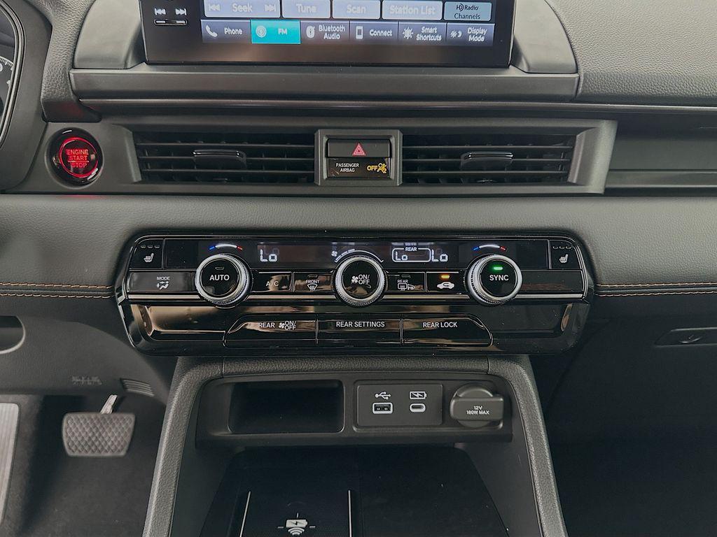 new 2025 Honda Pilot car, priced at $51,375