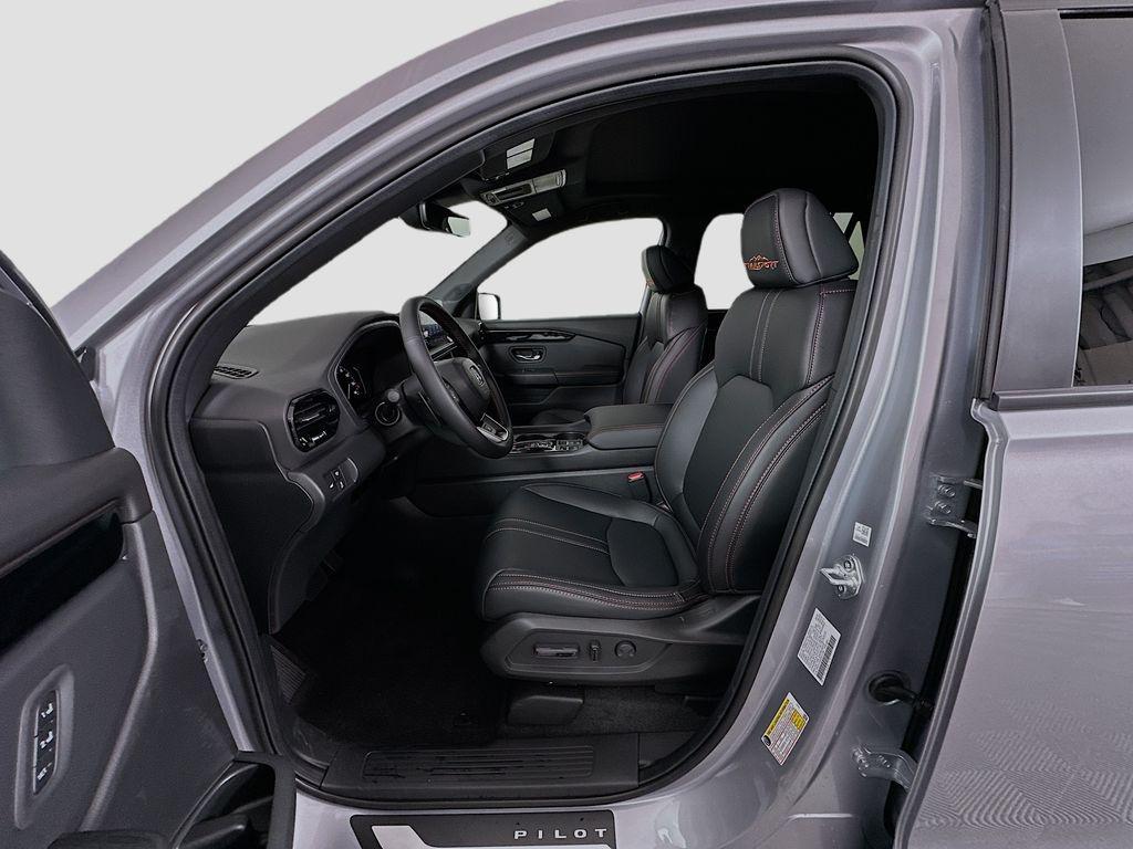 new 2025 Honda Pilot car, priced at $51,375