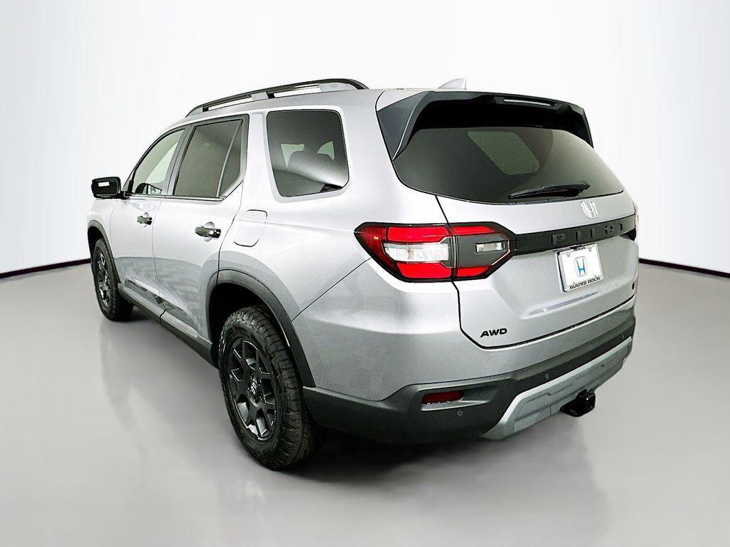 new 2025 Honda Pilot car, priced at $51,375