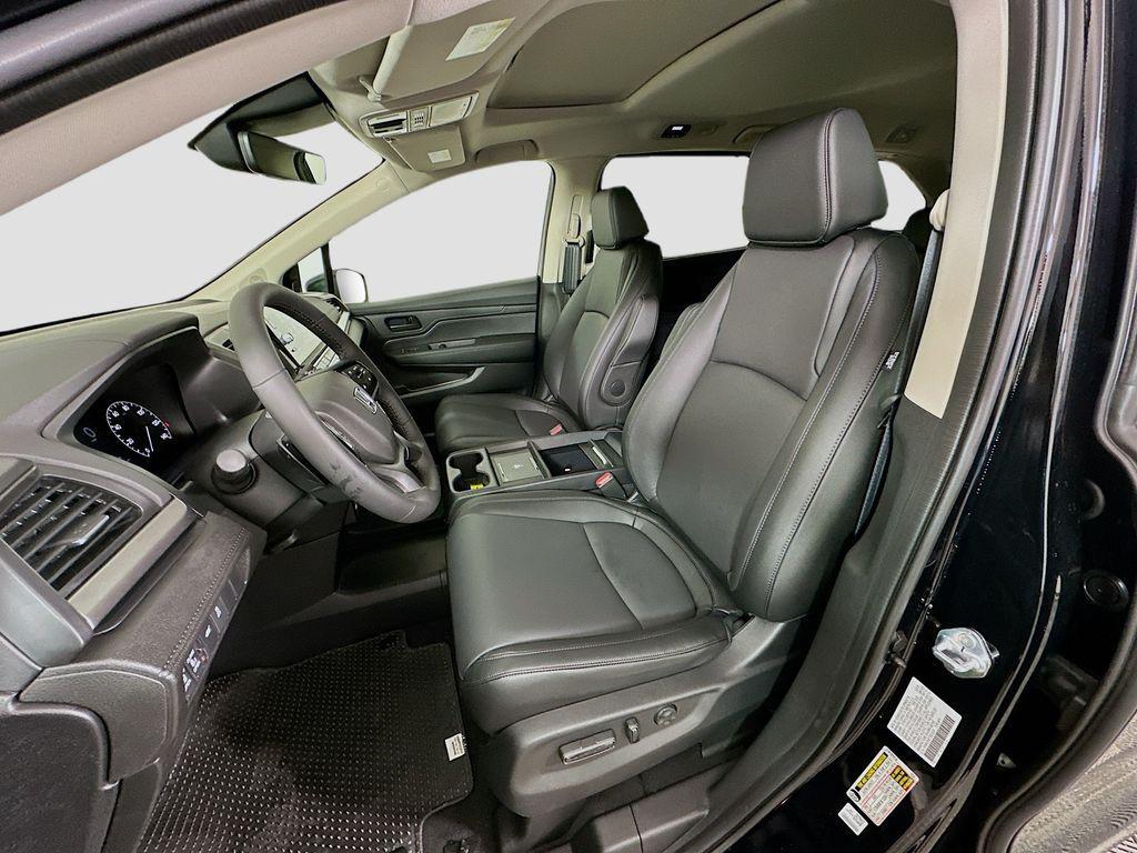 new 2026 Honda Odyssey car, priced at $44,290
