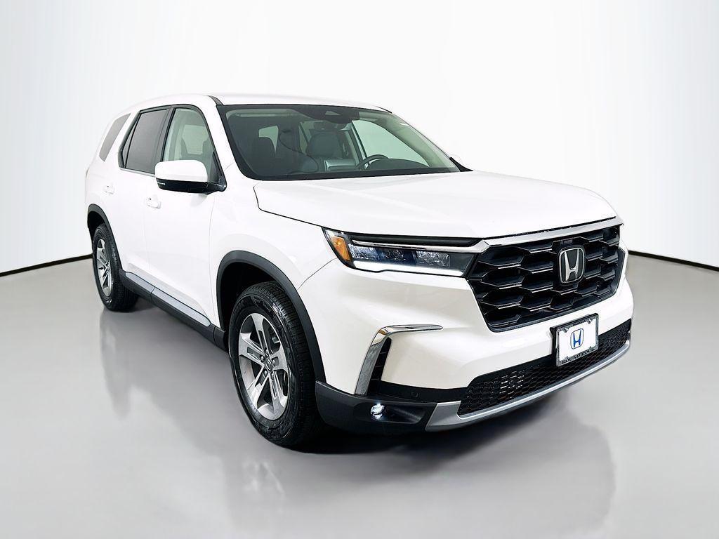 new 2025 Honda Pilot car, priced at $45,450