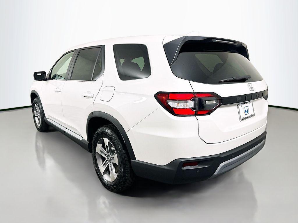 new 2025 Honda Pilot car, priced at $45,450