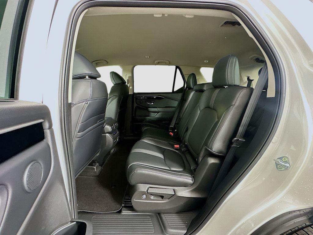 new 2025 Honda Pilot car, priced at $45,450