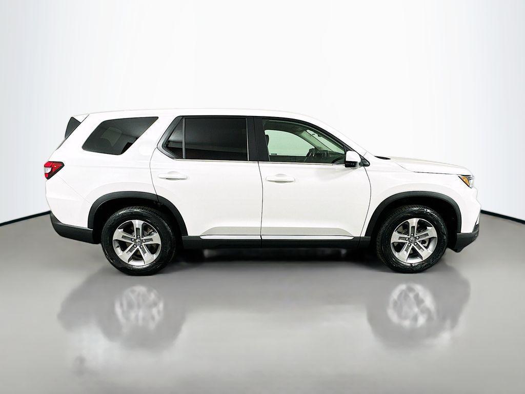 new 2025 Honda Pilot car, priced at $45,450