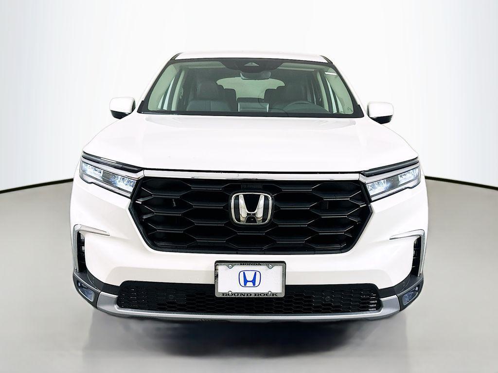 new 2025 Honda Pilot car, priced at $45,450