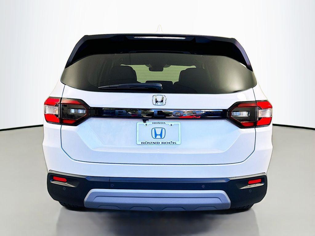 new 2025 Honda Pilot car, priced at $45,450