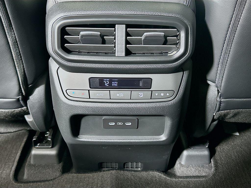 new 2025 Honda Pilot car, priced at $45,450