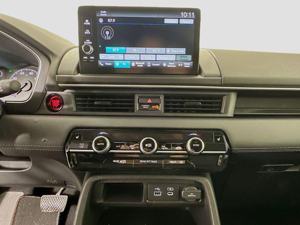 new 2025 Honda Pilot car, priced at $45,450