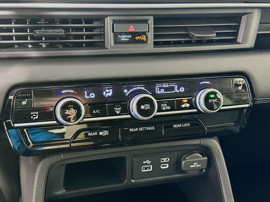 new 2025 Honda Pilot car, priced at $51,650