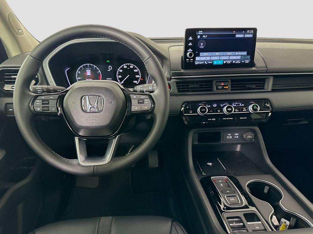 new 2025 Honda Pilot car, priced at $51,650