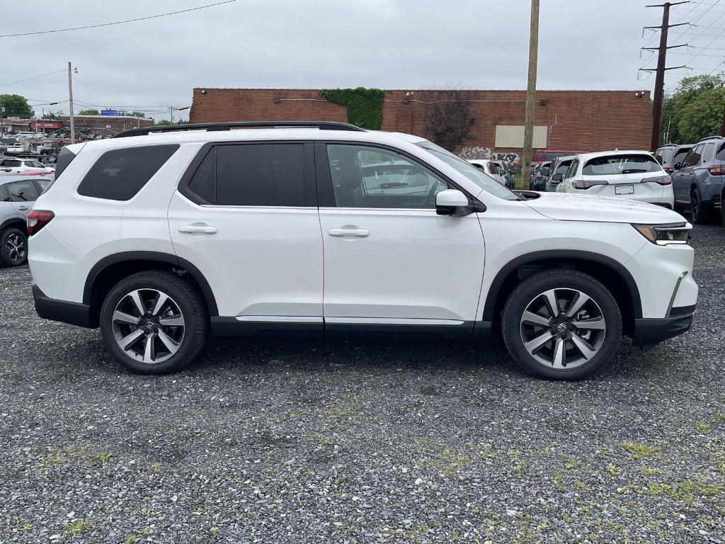 new 2025 Honda Pilot car, priced at $54,985