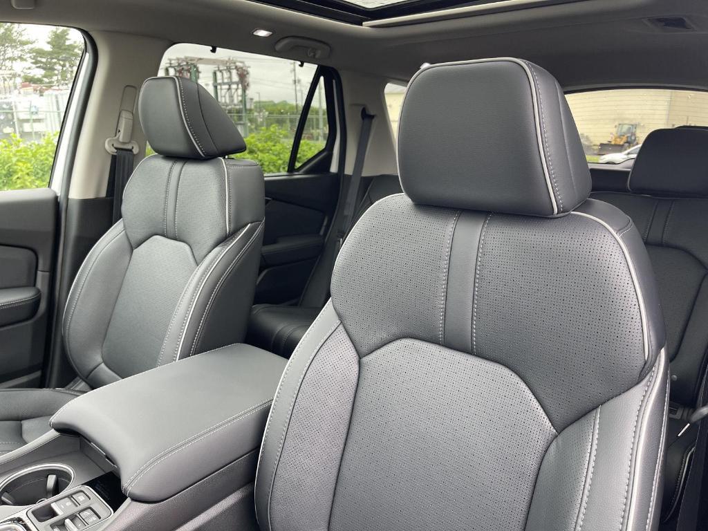 new 2025 Honda Pilot car, priced at $54,985