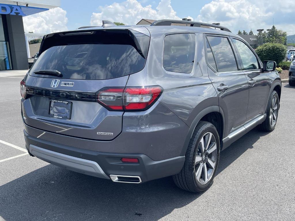 new 2025 Honda Pilot car, priced at $51,050
