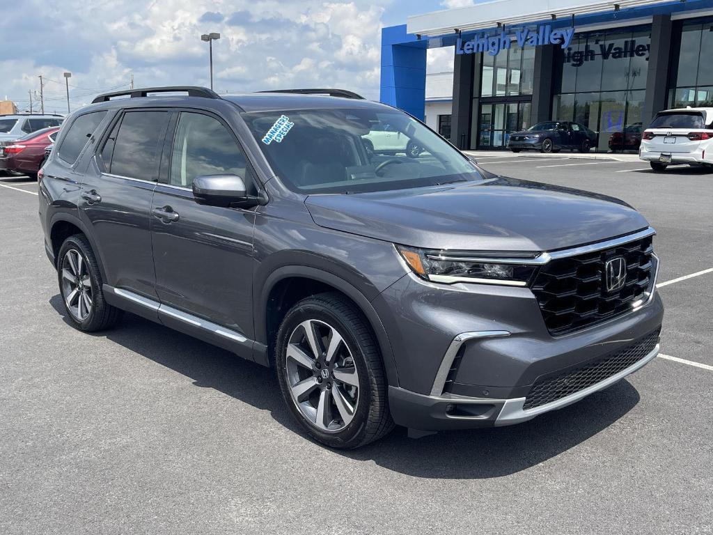 new 2025 Honda Pilot car, priced at $51,050