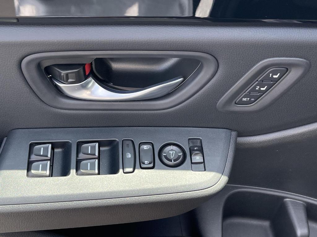 new 2025 Honda Pilot car, priced at $51,050