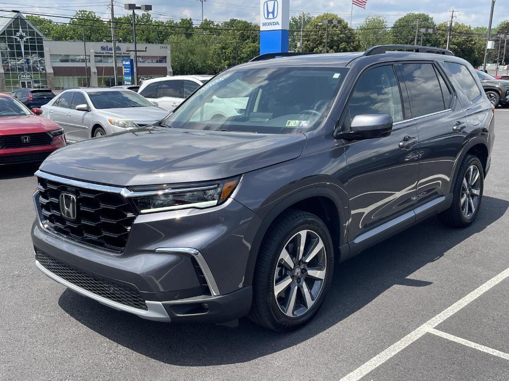 new 2025 Honda Pilot car, priced at $51,050