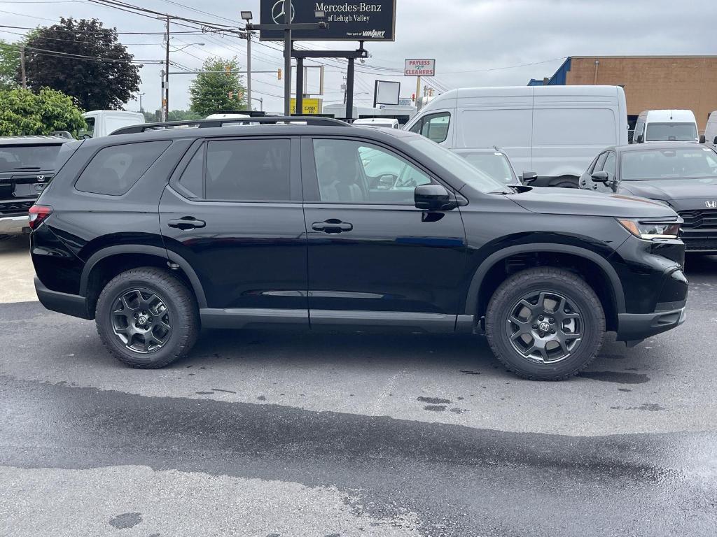 new 2025 Honda Pilot car, priced at $50,850