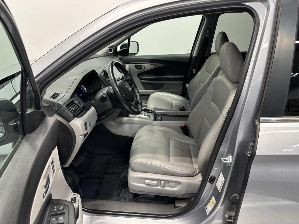 used 2022 Honda Pilot car, priced at $25,995
