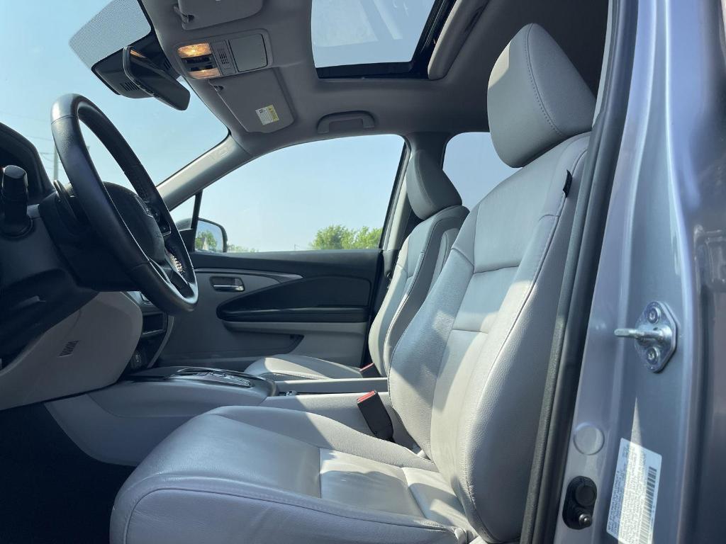 used 2022 Honda Pilot car, priced at $27,995