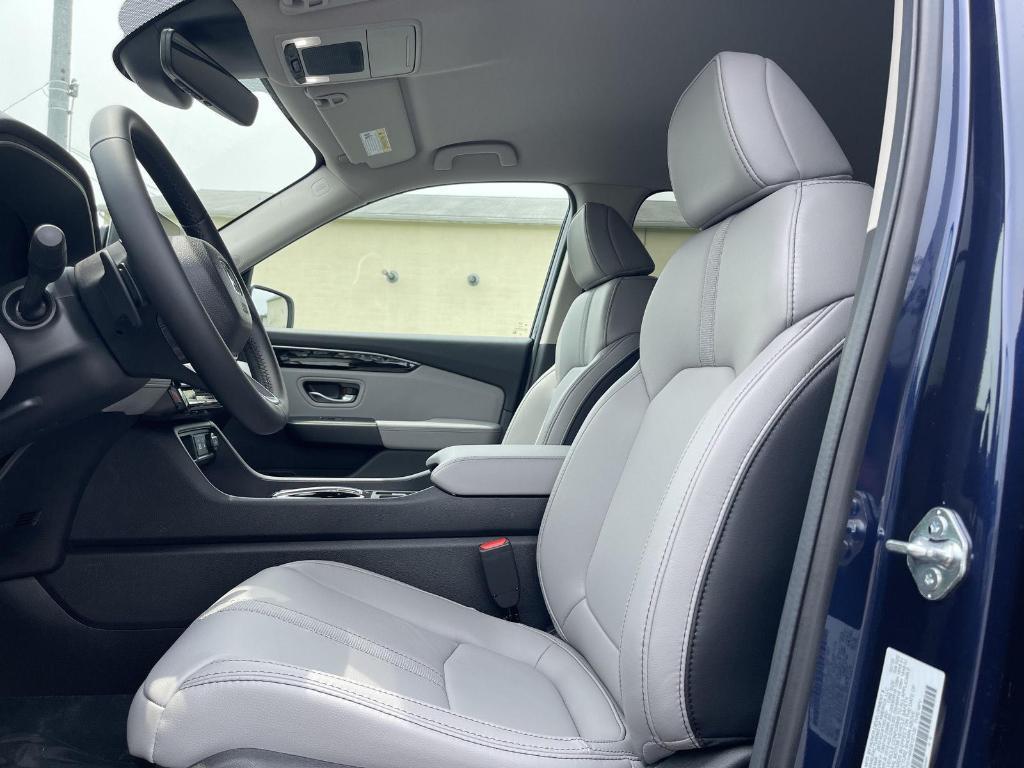 new 2025 Honda Pilot car, priced at $47,050