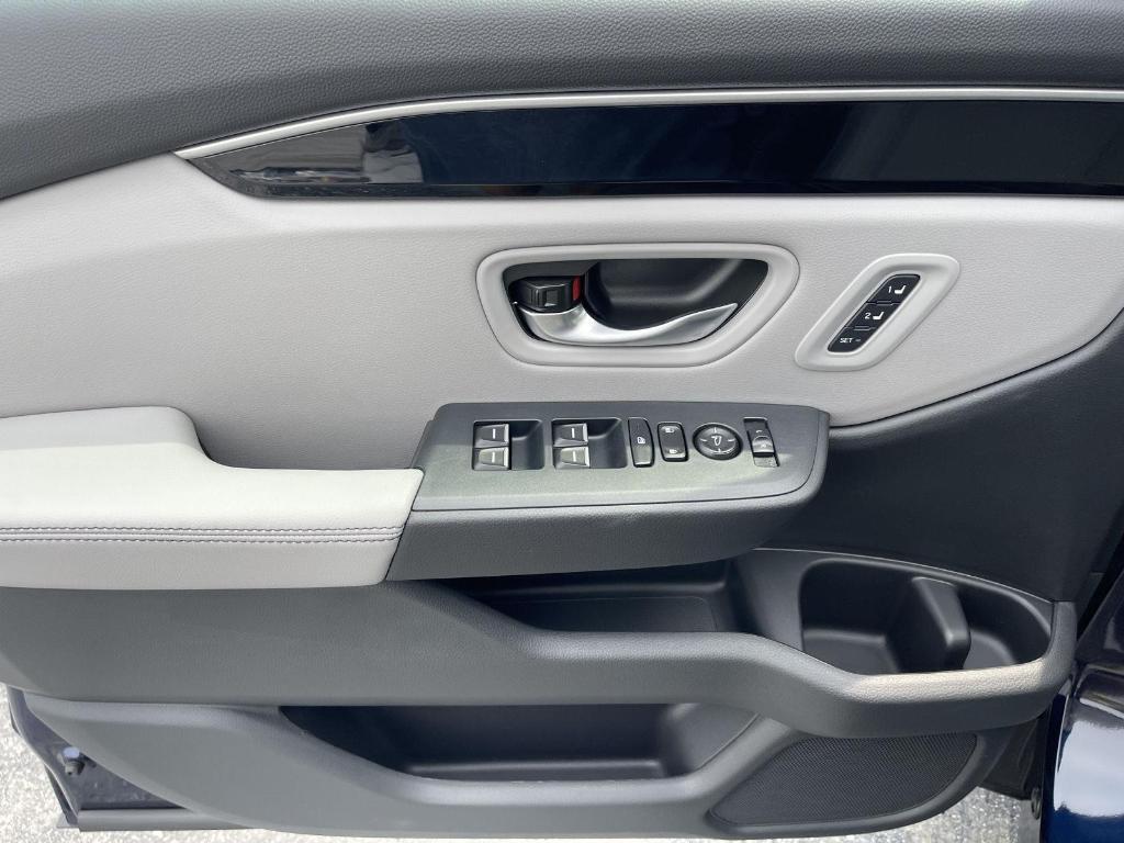 new 2025 Honda Pilot car, priced at $47,050