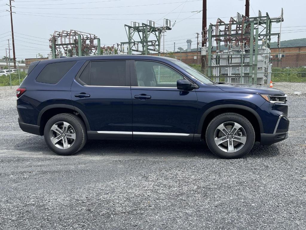 new 2025 Honda Pilot car, priced at $47,050