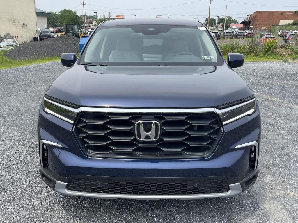 new 2025 Honda Pilot car, priced at $47,050