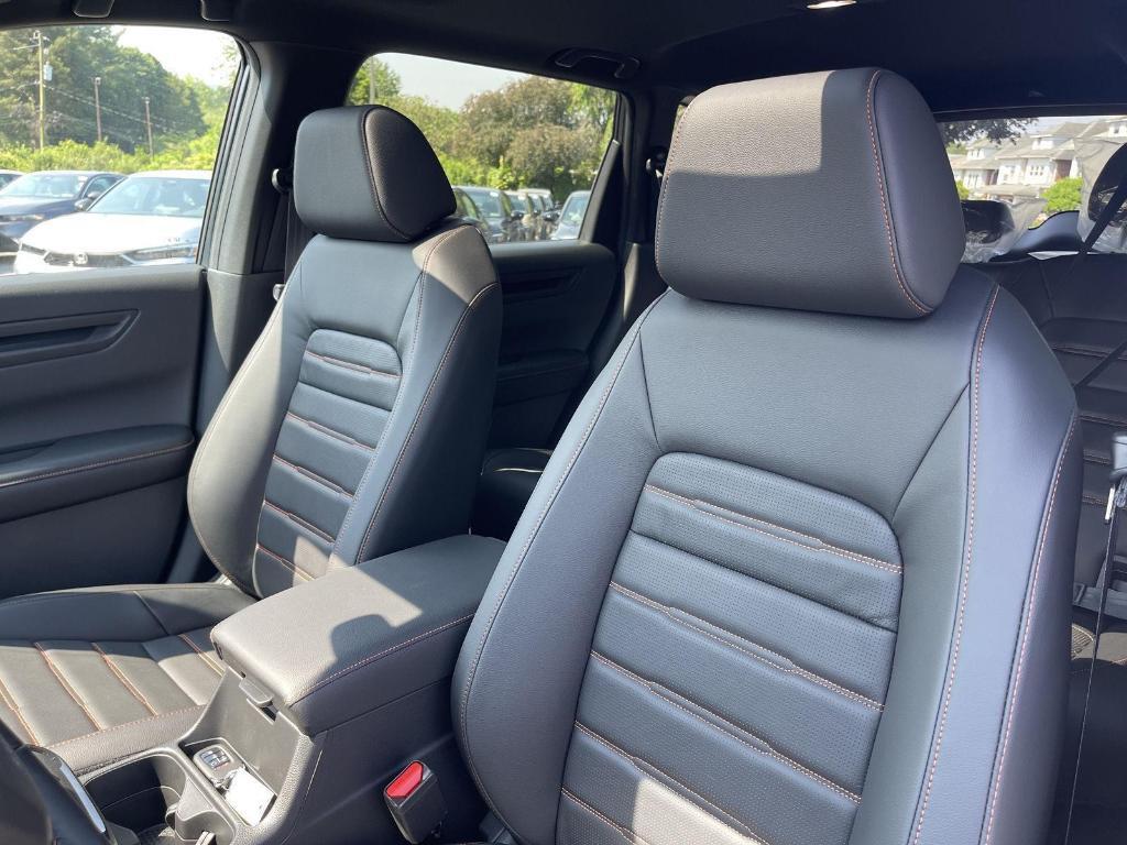 new 2026 Honda CR-V Hybrid car, priced at $41,675