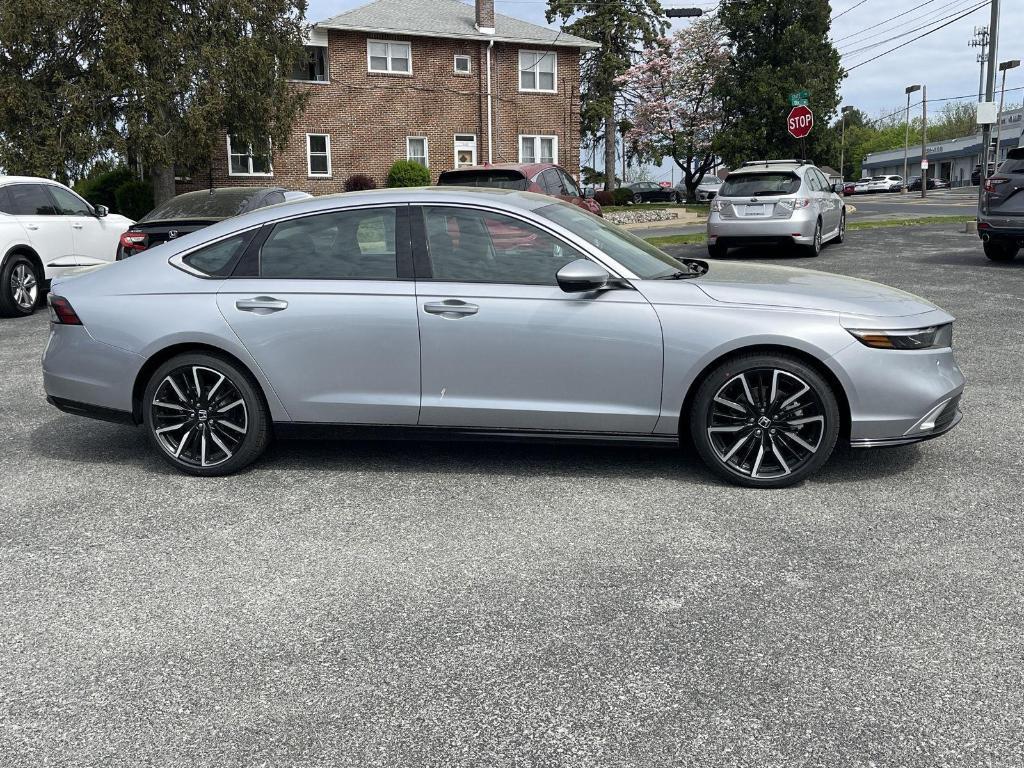 new 2025 Honda Accord Hybrid car, priced at $40,450