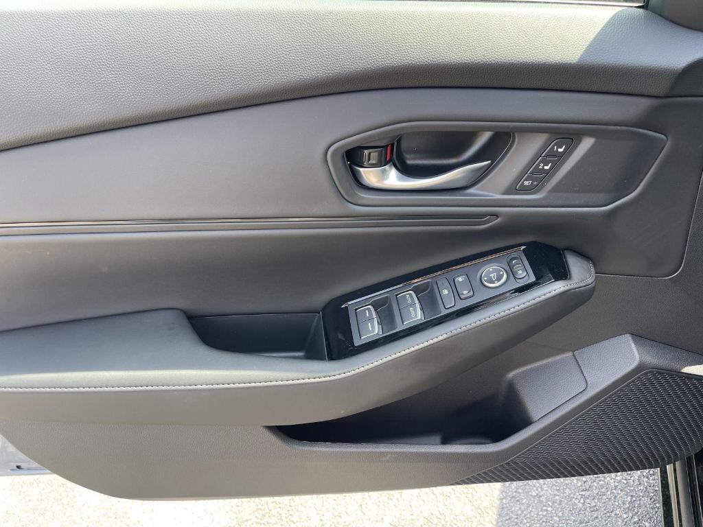 new 2025 Honda Accord Hybrid car, priced at $40,905