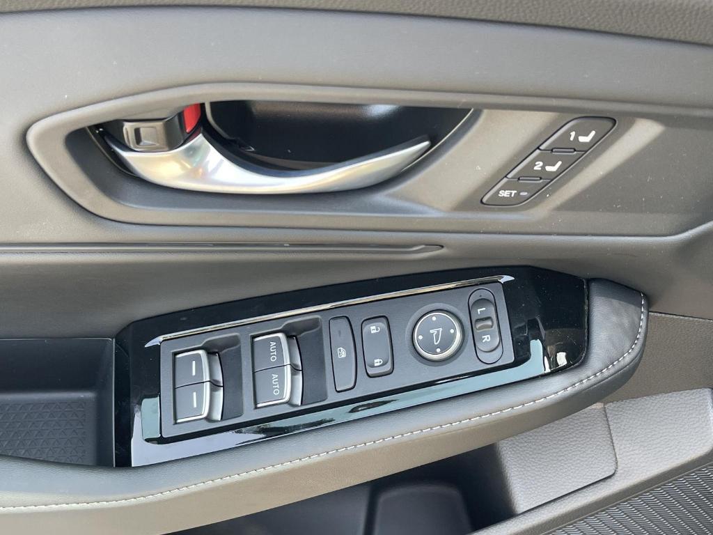 new 2025 Honda Accord Hybrid car, priced at $40,905