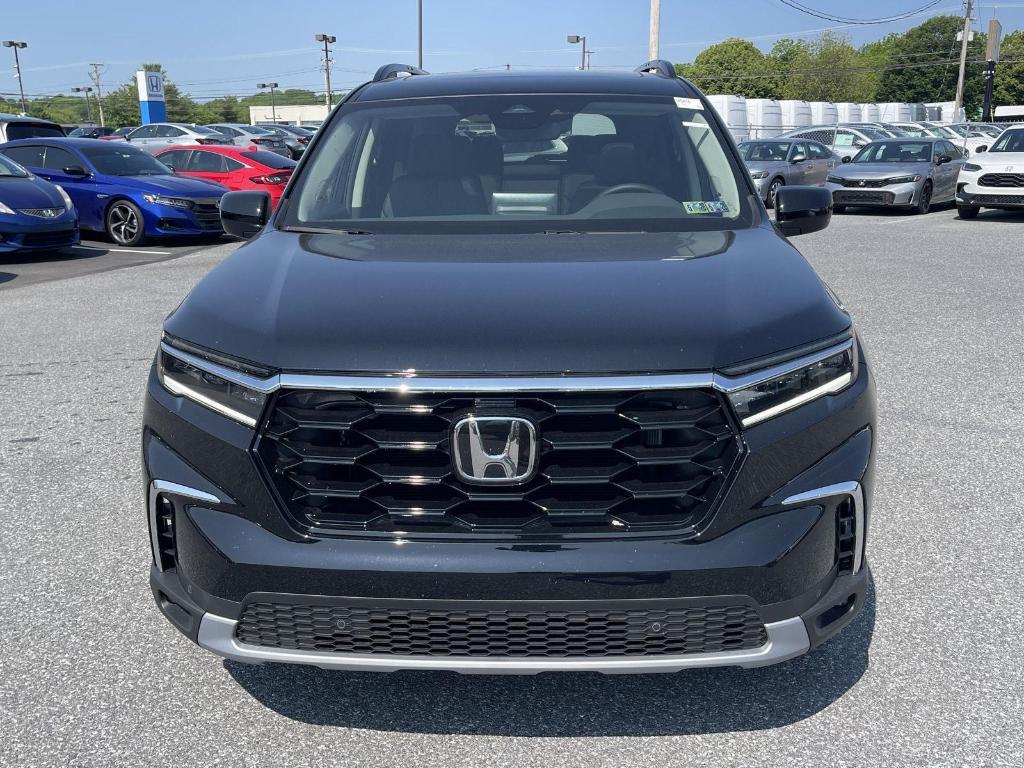 new 2025 Honda Pilot car, priced at $51,050