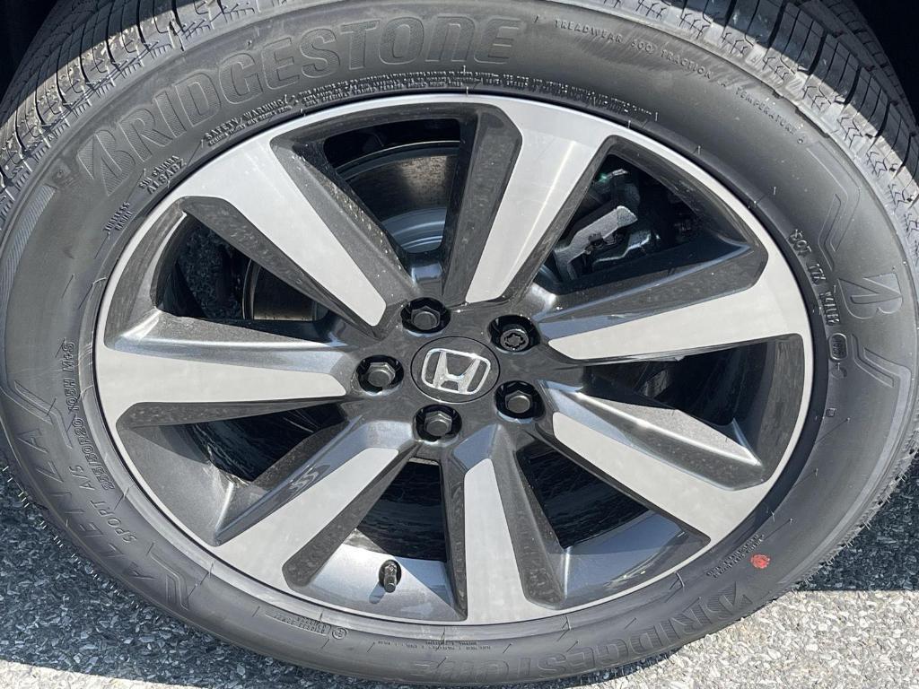 new 2025 Honda Pilot car, priced at $51,050