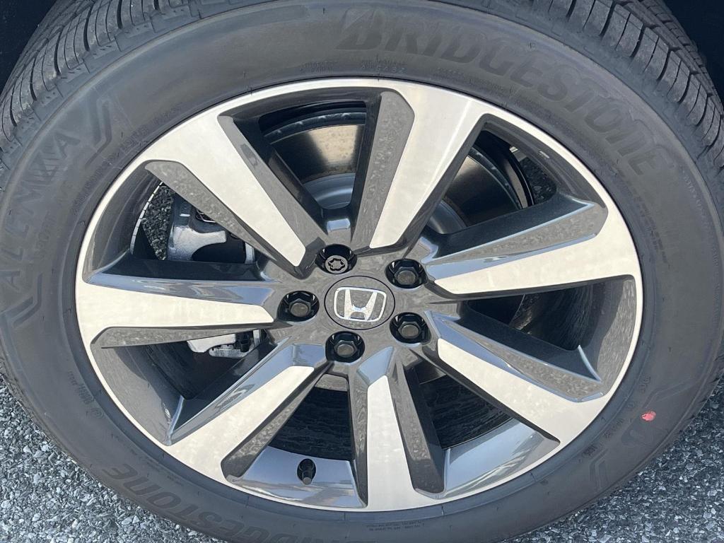 new 2025 Honda Pilot car, priced at $51,050