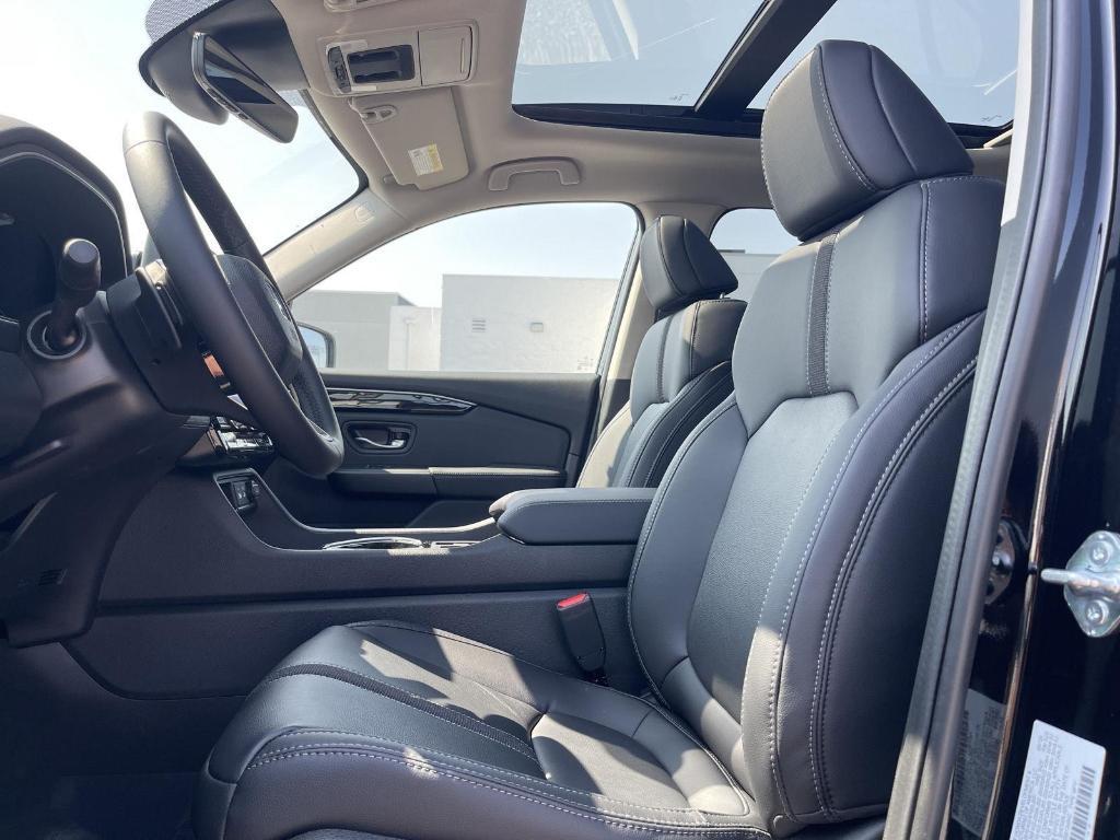 new 2025 Honda Pilot car, priced at $51,050