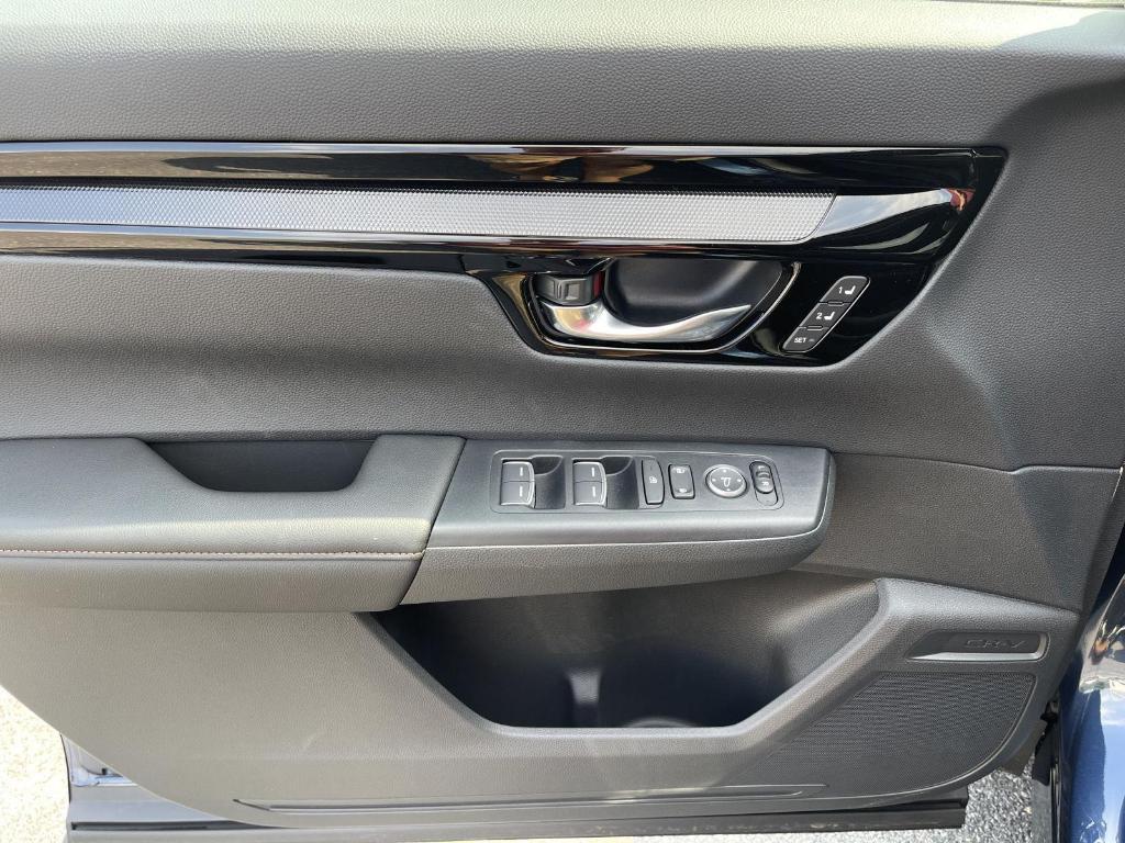 new 2026 Honda CR-V Hybrid car, priced at $43,700