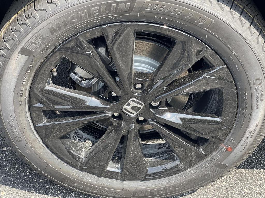 new 2026 Honda CR-V Hybrid car, priced at $43,700