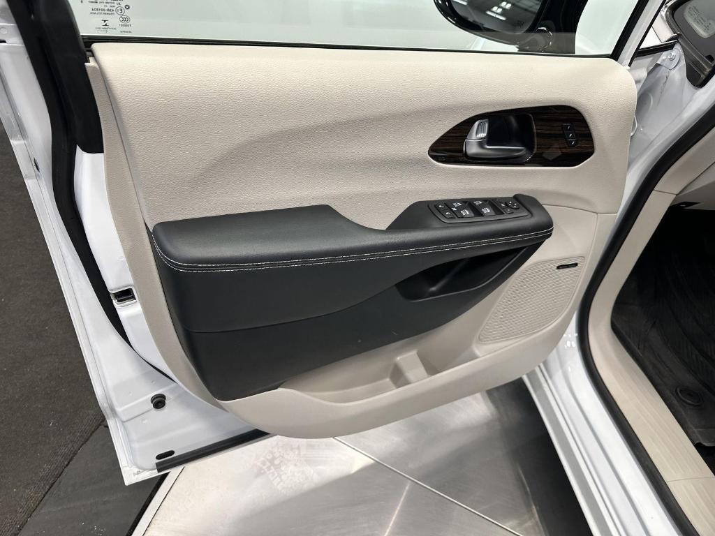 used 2023 Chrysler Pacifica car, priced at $43,495