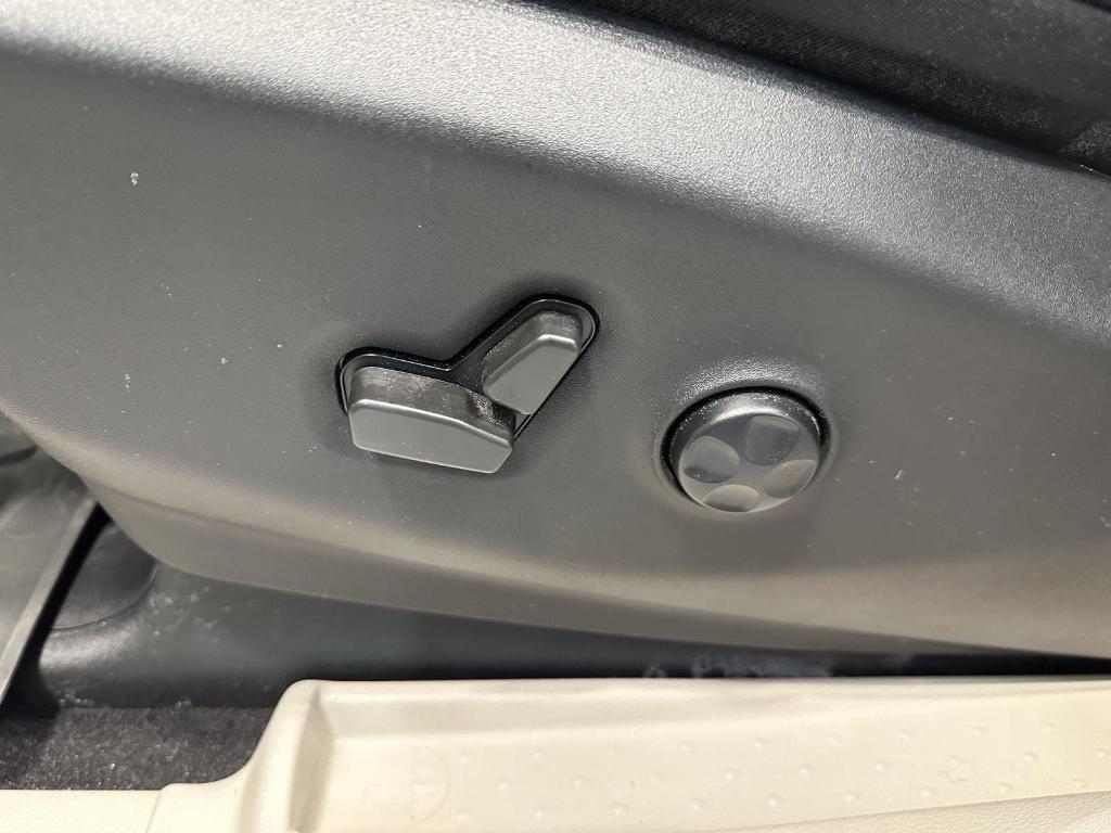 used 2023 Chrysler Pacifica car, priced at $43,495