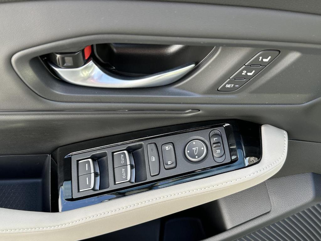 new 2025 Honda Accord Hybrid car, priced at $40,950