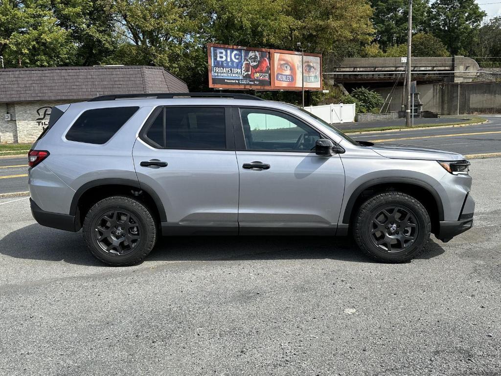 new 2025 Honda Pilot car, priced at $50,895